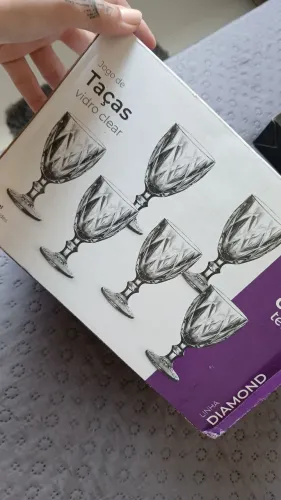 Vendo caixa de taças com 6 unidades
