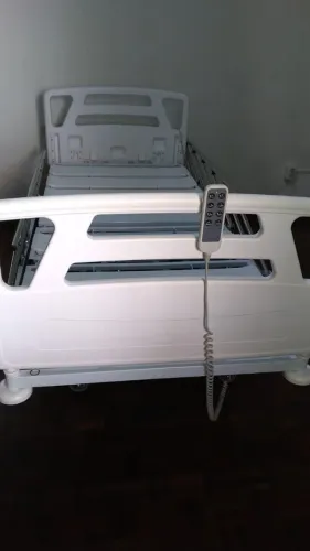 vende-se cama hospitalar e cadeira de banho