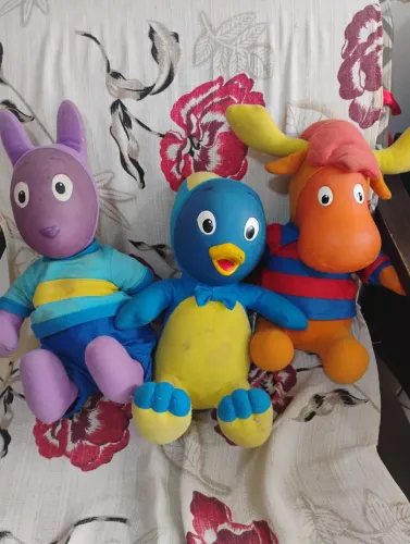 3 personagens dos Backyardigans 