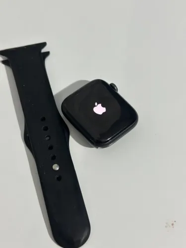 Apple Watch SE 44mm, bateria 98% bem conservado com carregador e pulseira barato