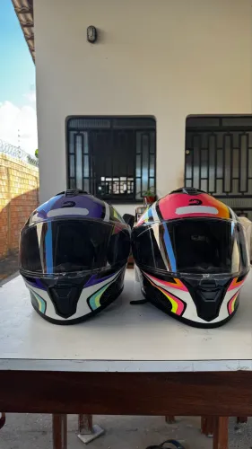 Vende-se capacetes 750 os dois