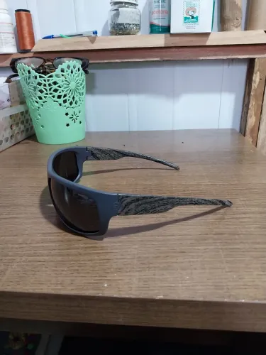 VENDO OCULOS ZERO BALA SEM UM ARRANHÃO MARESIA PAGUEI 500,00 QUERO 200,00