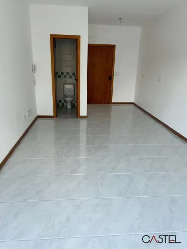 Sala comercial para aluguel - 1 banheiro, 47m2, 1 vaga - Menino Deus
