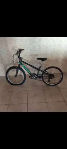 Vendo uma bicicleta por 250