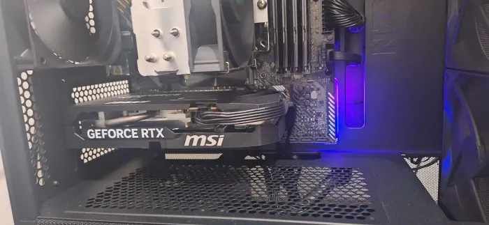 Troco rtx 5060 por rx 9060xt de 16gb. Pago mais um valor na troca.