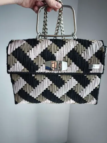 Linda bolsa feita a mão