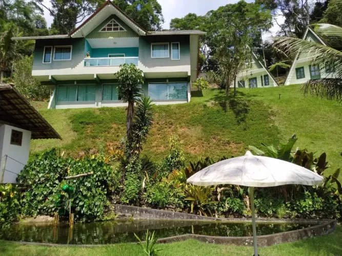 Domingos Martins - Sítio com cachoeira, casa sede, 2 chalés em Santa Isabel