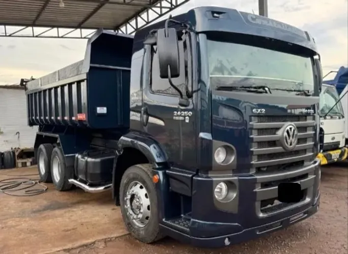 vw 24-250 6x2 ano 2012 caçamba 12