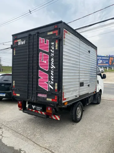 Kia Bongo baú e refrigerador