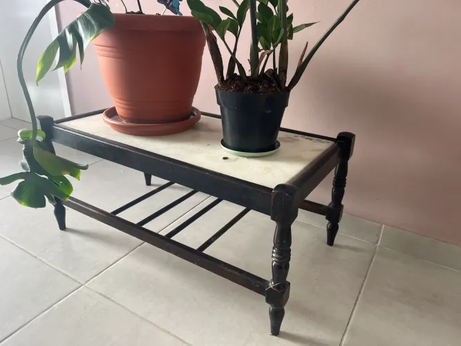 Mesa de centro madeira maciça e marmore branco
