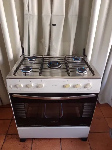 Fogão 05 bocas, acendimento elétrico, marca Atlas, no precinho pra vender rápido 