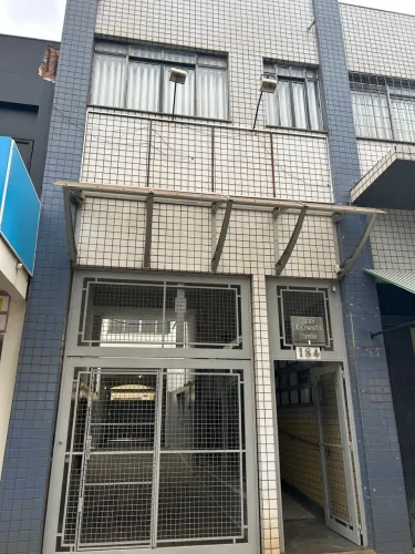 Sala comercial em Sobreloja para alugar no bairro Zona 02