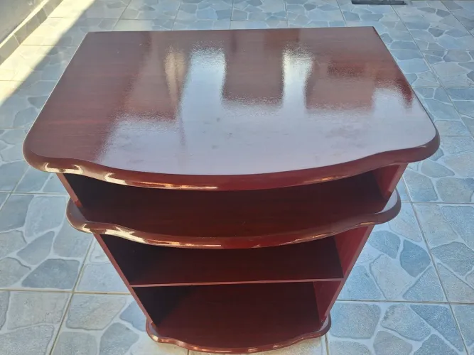 Rack pequeno para televisão