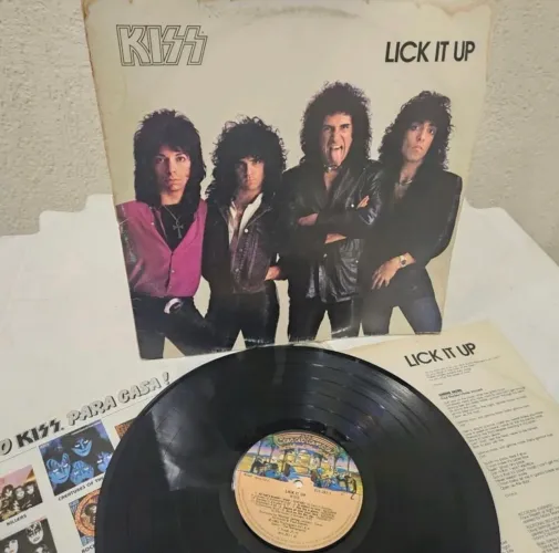 DISCO LICK IT UP BANDA KISS