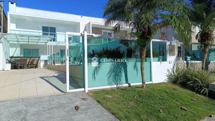 Sobrado 4 dormitórios e piscina no Atami Norte