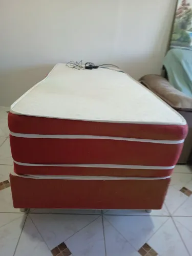 Vendo cama box solteiro com vibromassagem