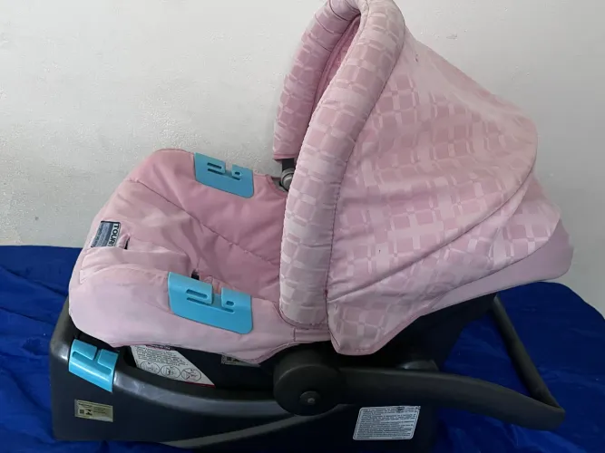 Bebê conforto cor rosa , com. Base