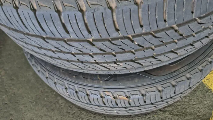 Par de Pneus 235/60 R18 Kumho em Ótimo Estado + 2 pneus de brinde!