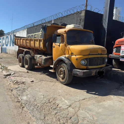Caminhão Mercedes Benz L 1113 caçamba 80.000.00