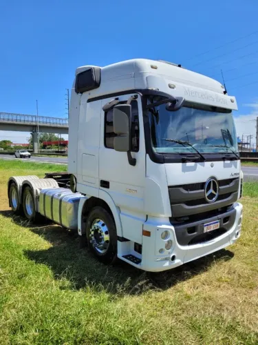 MERCEDES BENZ ACTROS 2651 6X4 TRAÇADO TETO ALTO 2017 / 2018 BRANCO AUTOMÁTICO