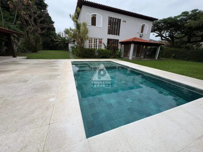 Casa em Condomínio Arouca na Barra da Tijuca | 4 vagas | Piscina, Sauna e Espaço Gourmet