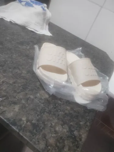 Chinelo miu miu