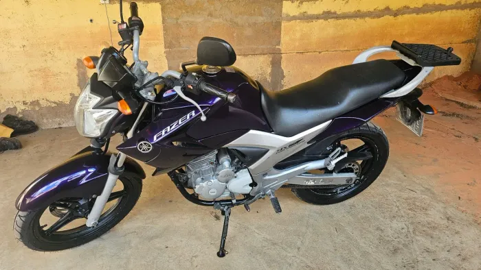 Fazer 250cc roxa