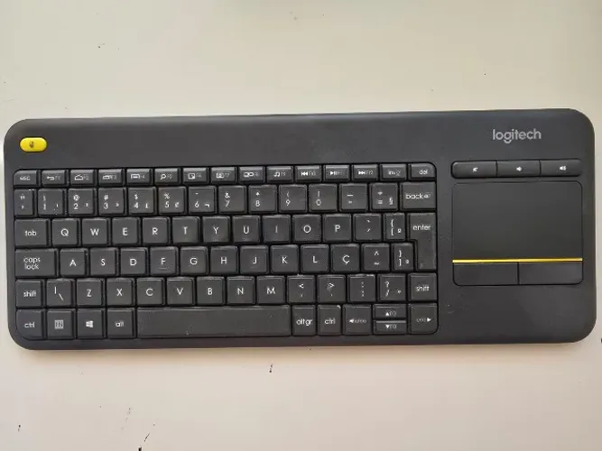 Teclado Logitech K400 Sem Fio Com Touchpad Plus Cor do teclado Preto