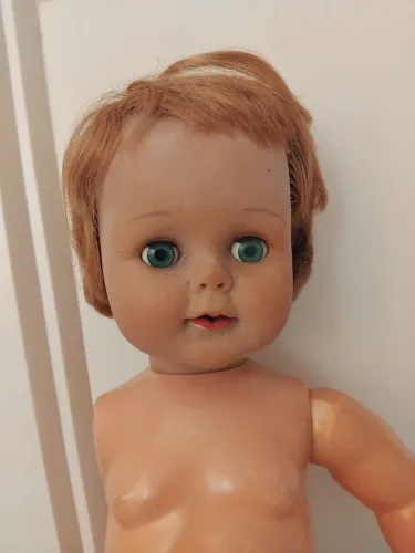Boneca beijoca pra restauro.