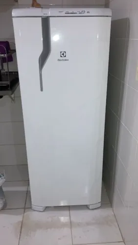 Geladeira Electrolux 240 litros