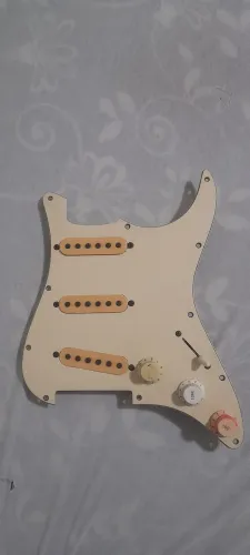 Escudo guitarra Fender Stratocaster com caoacitir Samick Established 1958