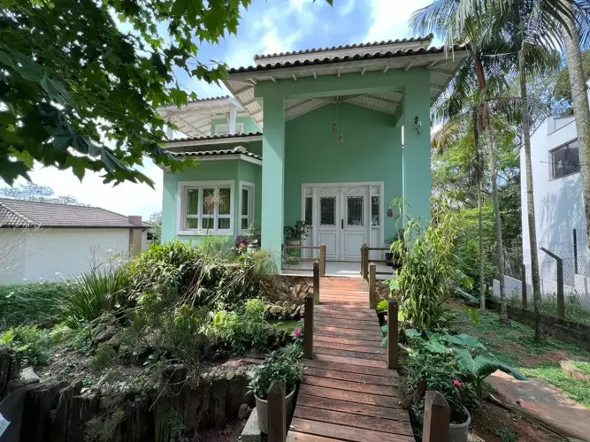 Casa 400 Metros 4 Dormitórios Condomínio Fechado - Serra da Cantareira
