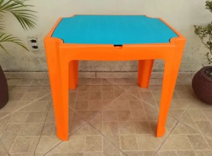 Mesa infantil Tramontina com baú embutido