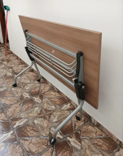 Mesa dobrável de madeira