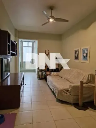 Apartamento : Padrão / Residencial / Catete