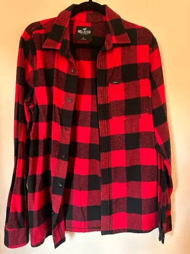 camisa xadrez preta e vermelha hollister estilo casual atemporal