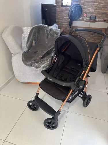 Carrinho de bebê + bebê conforto 