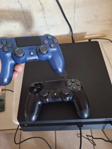 PlayStation 4 Slim 500GB + 2 Controles Originais
