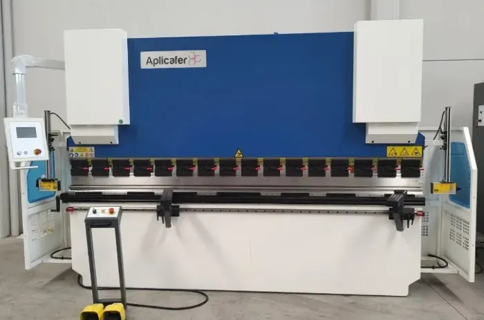DOBRADEIRA HIDRÁULICA 3 eixos 3200 - 125T
