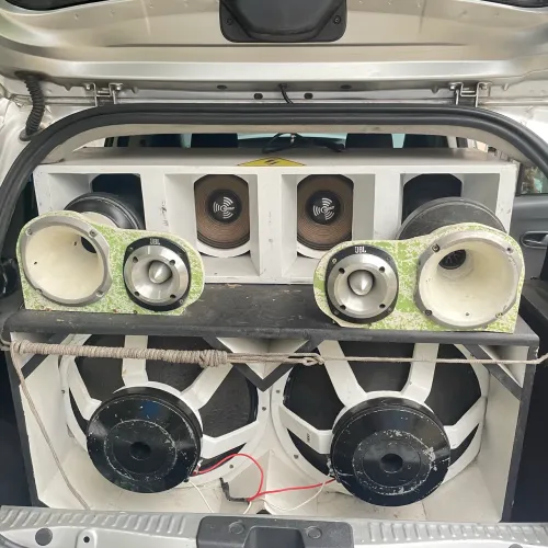 Vendo som forte automotivo 