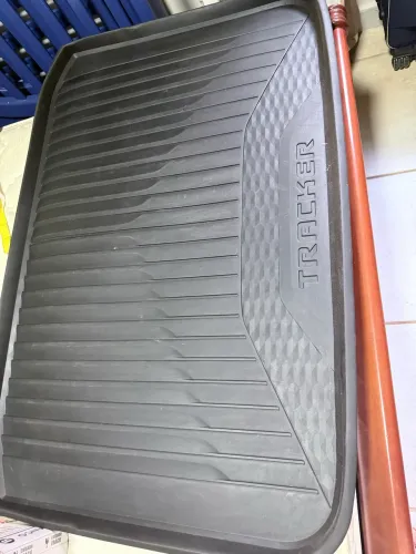 Tapete bandeja porta malas Traker