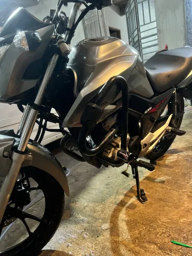 Em perfeito estado, está parada na garagem esperando o novo dono.