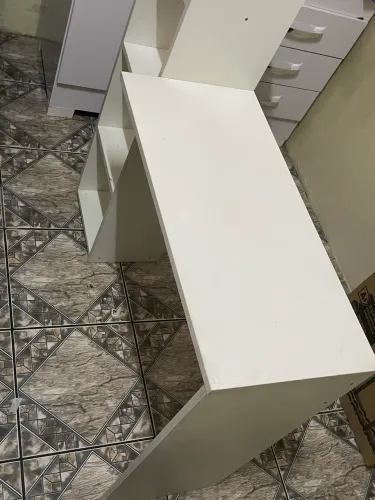Vende-se escrivaninha branca 
