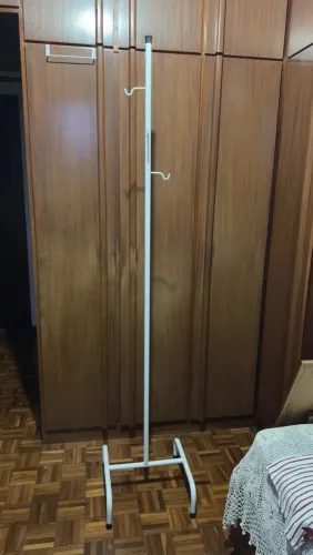 Suporte para soro hospitalar 