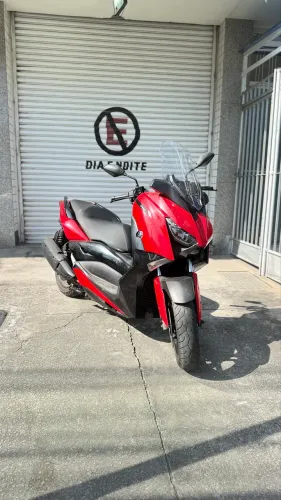 X-max 2024 - EXCELENTE ESTADO