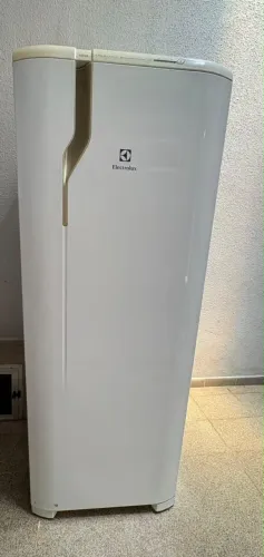 Geladeira frost free Electrolux 332l