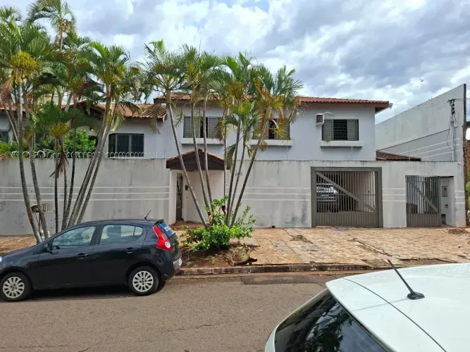 Sobrado para venda tem 380 metros quadrados com 6 quartos em São Francisco - Campo Grande