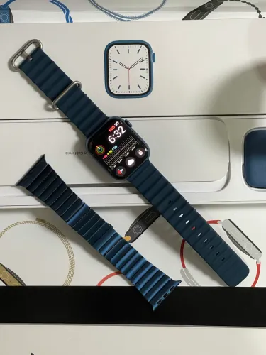 Apple Watch Series 7 GPS, Caixa em alumínio azul de 45 mm azul abissal