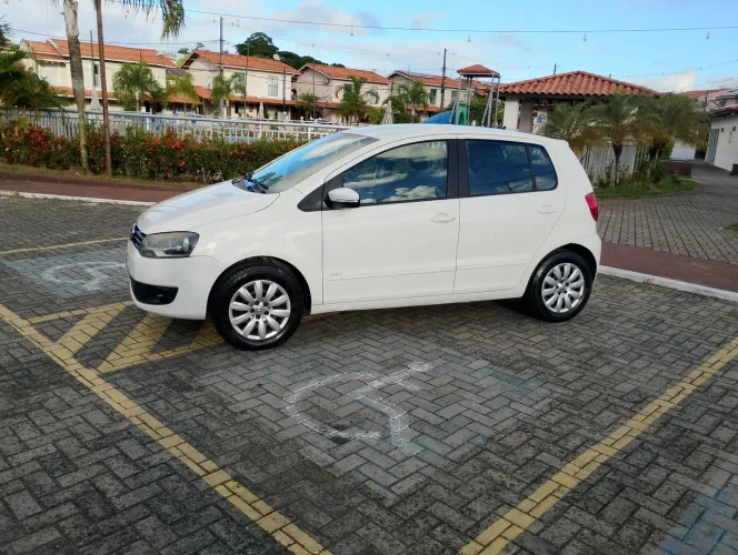 Volkswagen Fox 1.0 MI Total Flex 8V 5P 2014