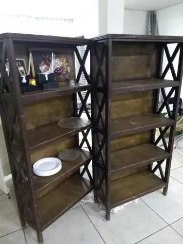 Vendo armarinho de madeira ideal para restaurante e decoração de festa